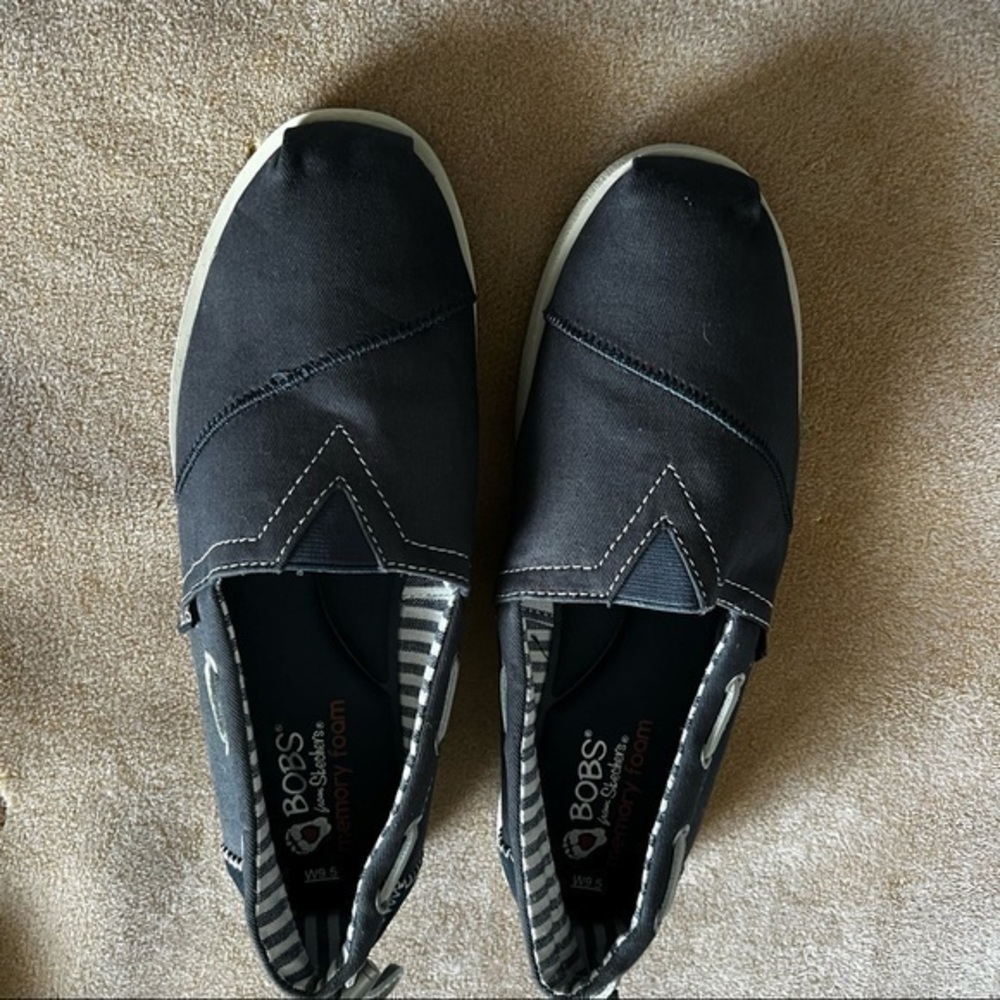 Bobs Skechers Navy Slip Ons Women’s 9.5 Worn once. Memory Foam Footbed
